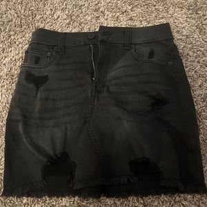 No Boundaries Women’s Black Ripped Skirt - Size J13
